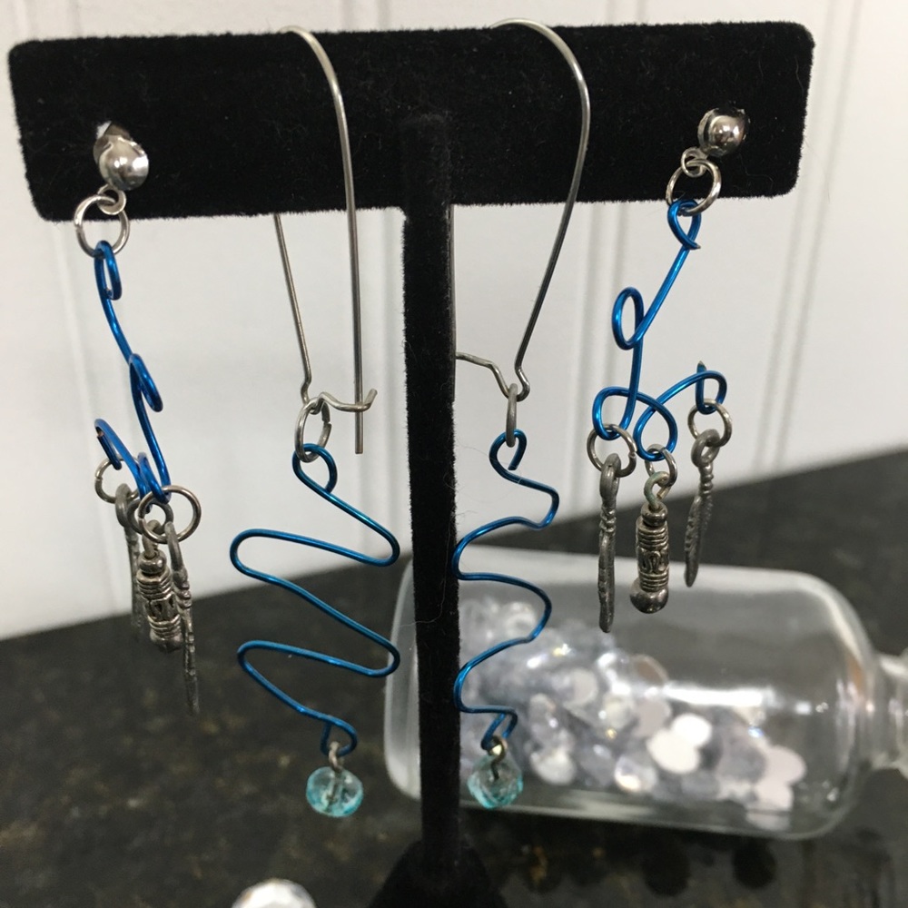 Bundle 2 pair earrings wire beads charms blue - Picture 3 of 6